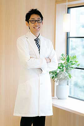 歯科医師安藤の顔写真