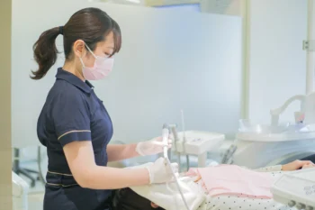 くろさわ歯科医院でのスケーリングの様子