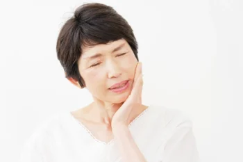 老後に歯が気になる女性
